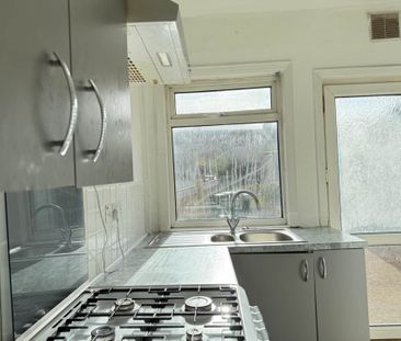 Deacon Crescent, Doncaster. DN11 0SY - Photo 4