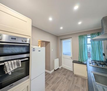 2 bedroom end of terrace house to rent - Photo 5