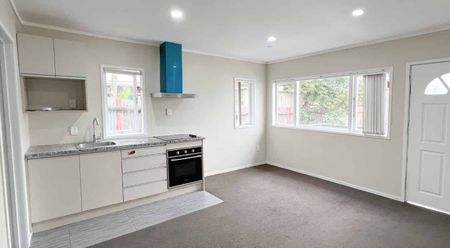164 Edmonton Rd, Te Atatu South - Photo 2