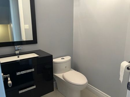 For Lease - 341 Tower Hill Road, Richmond Hill, Ontario - Photo 2