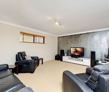 Spacious Family Home &plus; Stretton School Catchment&excl; - Photo 2