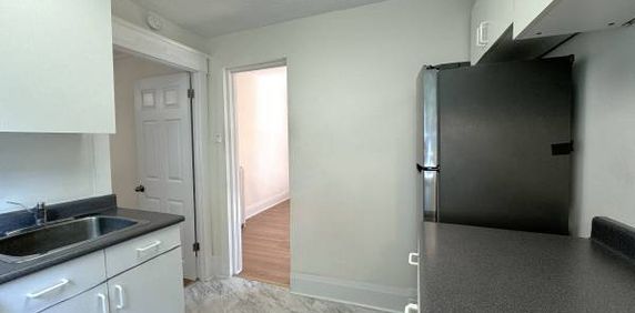 92 NEVILLE PARK BLVD. #2 - BRIGHT 2BED/1BATH, LAUNDRY, **FREE UTLS** - Photo 2