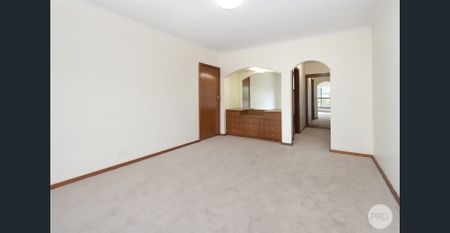 LIGHT FILLED FAMILY HOME IN BALLARAT EAST - Photo 4