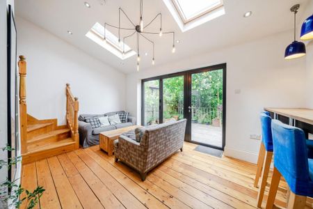 5 bedroom end of terrace house to rent - Photo 2