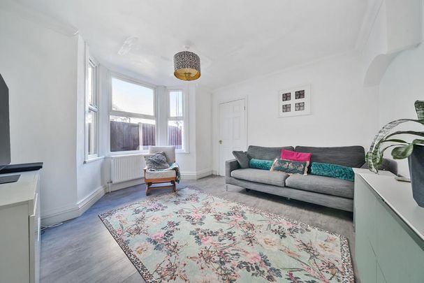 3 bedroom semi-detached house to rent - Photo 1