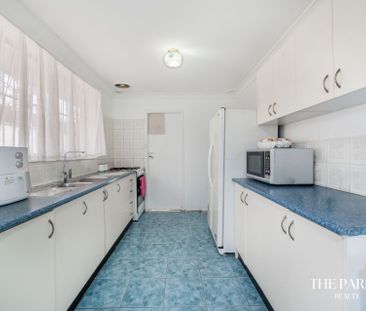 Cosy 3?Bedroom Home in Heart of Bossley Park - Photo 3