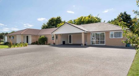 Papamoa, 6 bedrooms, 4 bathrooms - Photo 4