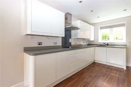 Avon Close, - Photo 5