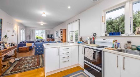 Comfortable Family Living in Sunnynook - Photo 3