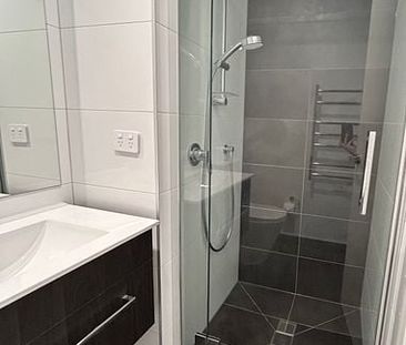 Fully Furnished Secure Studio Apartment - Photo 4