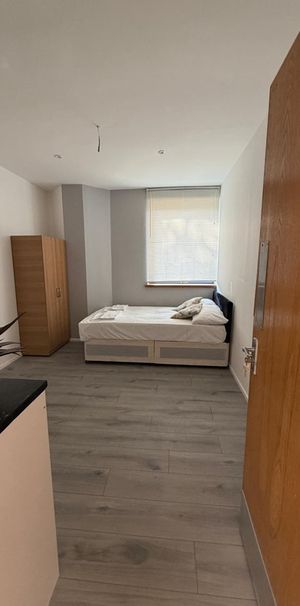 Room in a Shared House, Manchester Road, E14 - Photo 1