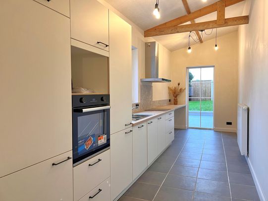 Volledig gerenoveerde woning met 3 slaapkamers en grote tuin. - Photo 1