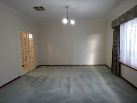 Spacious Living in Mount Pleasant - Photo 2