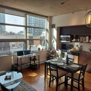 Charmant condo d'une chambre à coucher situé en plein coeur du Vieux-Montréal - Photo 2