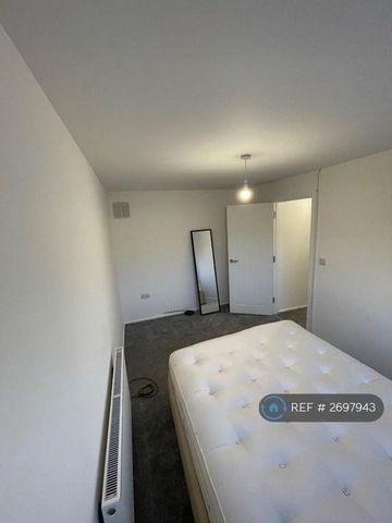 4 bedroom terraced house to rent - Photo 5