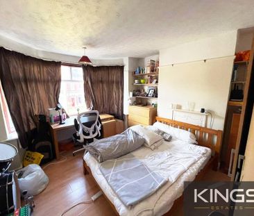 6 bedroom semi-detached house to rent - Photo 3