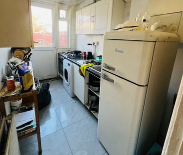 1 bedroom in a house share to rent - Photo 3