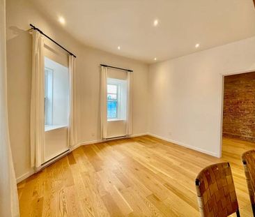 Beautifully Renovated 4 Bedroom / Pointe St Charles - Photo 3