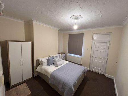 1 bedroom in a house share to rent - Photo 5