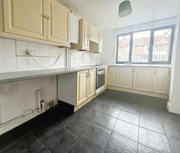 Harlow Road, Rainham, RM13 - Photo 2