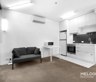 FURNISHED 2 BEDROOMS IN PRIME CBD LOCATION - Photo 3