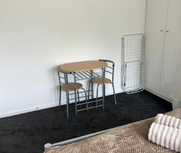 Property to rent - Photo 2