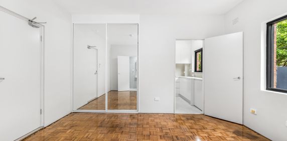 Recently renovated studio apartment - Photo 2