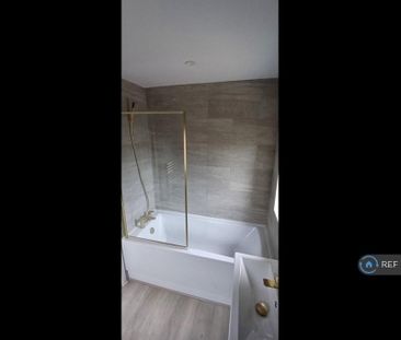 2 bedroom semi-detached house to rent - Photo 5