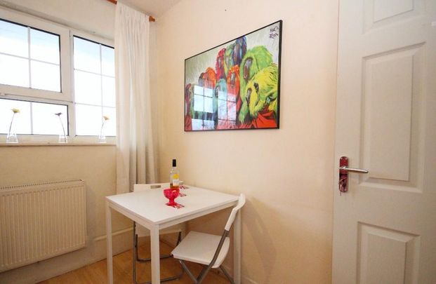 3 bedroom flat to rent - Photo 1