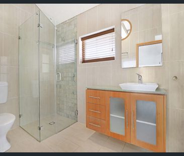 3 Bedroom Family Home - Photo 3