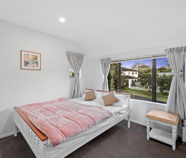 Spacious Family Living - Photo 2