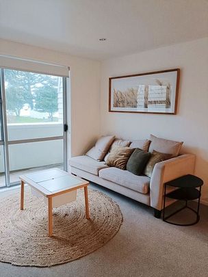 Modern Beachside Townhouse – Fully Furnished - Photo 1