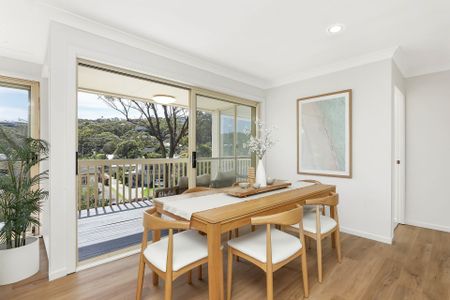 Sun-Filled Family Home – Short Walk to Beach - Photo 2