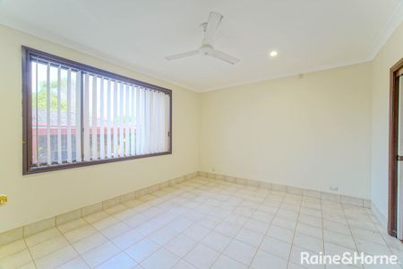 Three Bedroom Home Ideal Location - Photo 5