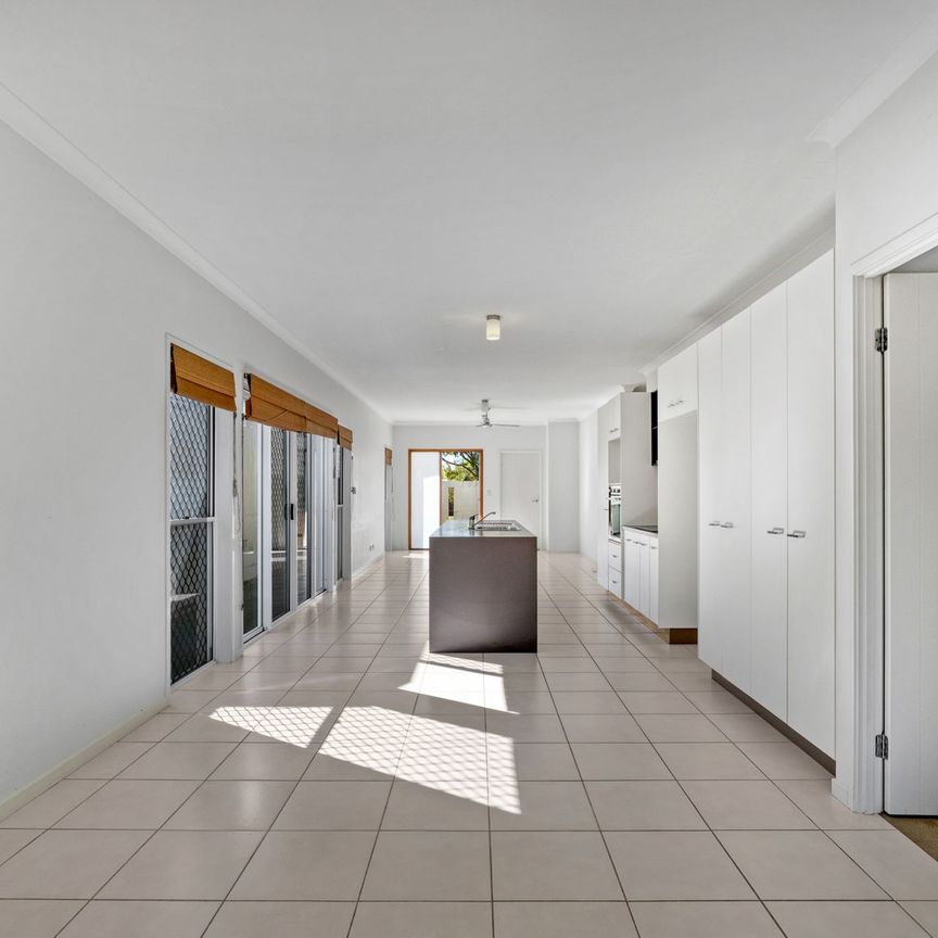 4-Bedroom Home in Highly Desired Kawana Forest&excl; - Photo 1