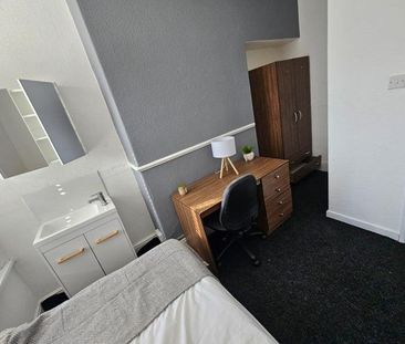 1 bedroom in a house share to rent - Photo 3