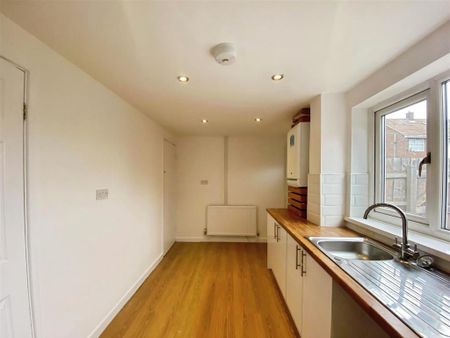 3 bedroom terraced house to rent - Photo 5