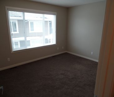Like new, double garage 3 bdrms townhouse in Panorama hills! - Photo 3