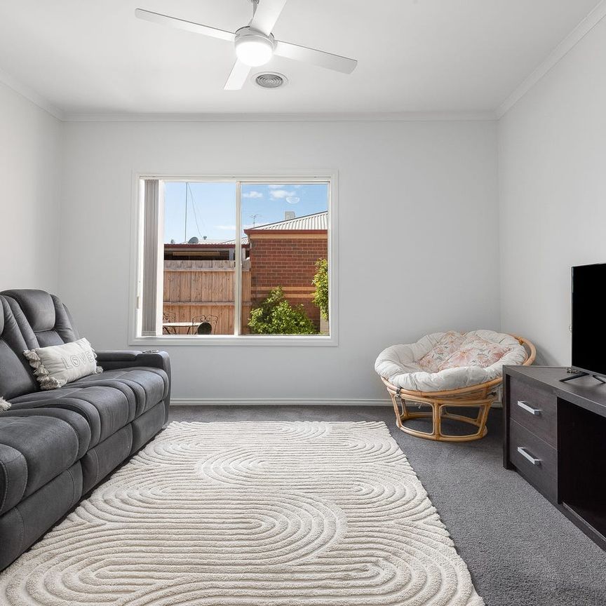 Charming Family Home in Quiet Cul-de-Sac - Photo 1