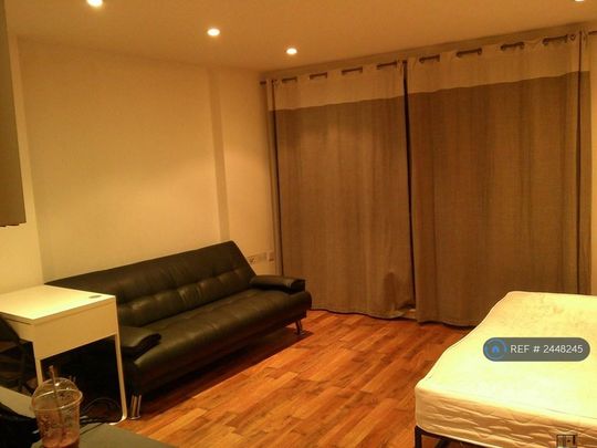 Studio to rent - Photo 1