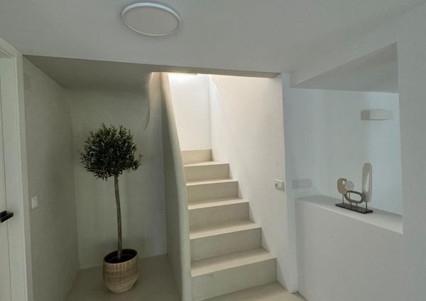 LARGE DETACHED VILLA WITH PRIVATE POOL AND GARDEN