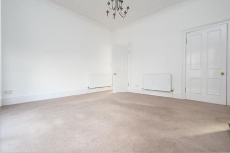 3 bedroom flat to rent - Photo 4