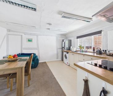 2 BED Apartment To rent - Photo 1
