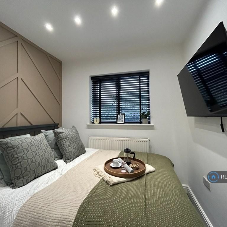 1 bedroom in a house share to rent - Photo 1