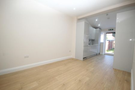 5 bedroom terraced house to rent - Photo 2