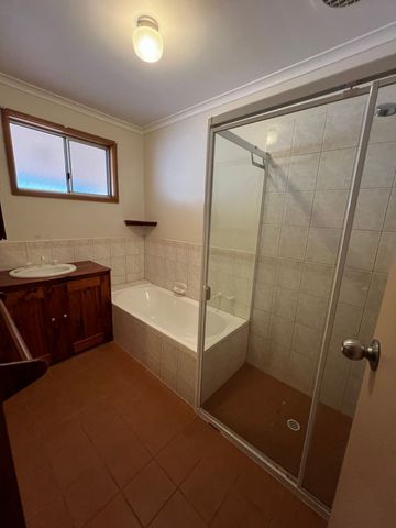 10 Mulgaria Cres, Roxby Downs, SA 5725 - Photo 3