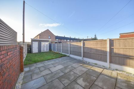 3 bed House - End Terrace for Rent - Photo 2