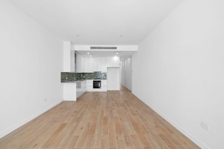 Renovated 3 Bedroom Terrace with Attic – Prime City Location - Photo 3