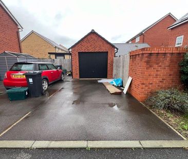 4 bedroom semi-detached house to rent - Photo 2