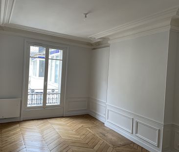 APPARTEMENT REFAIT A NEUF 3 PIECES, 2 CHAMBRES, CHAMPS-ELYSEES, RUE MARBEUF - Photo 2